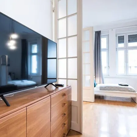 Ultra Spacious In Vaci Street Daire