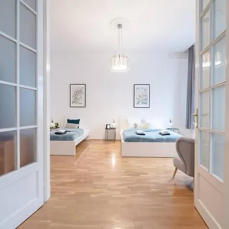 Ultra Spacious In Vaci Street Daire Budapeşte
