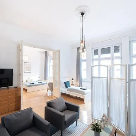 Ultra Spacious In Vaci Street Budapeşte