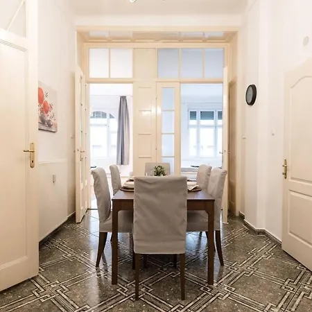 Ultra Spacious In Vaci Street