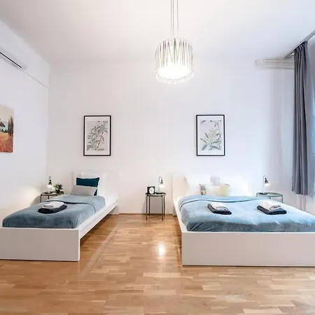 Ultra Spacious In Vaci Street Appartamento Budapest