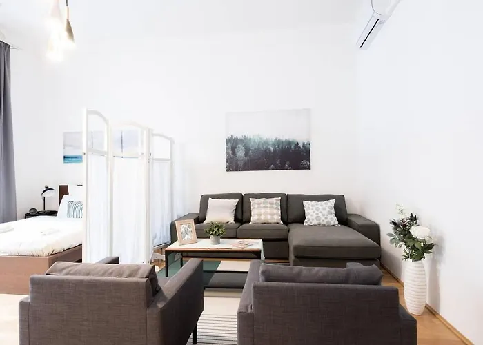 Ultra Spacious In Vaci Street Budapest